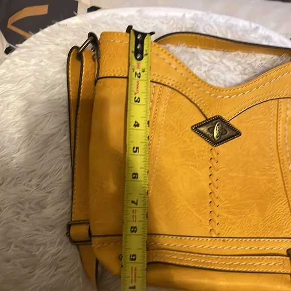 🆕B.O.C charging handbag, this bag is a must have. Priced to sell fast - Picture 8 of 9